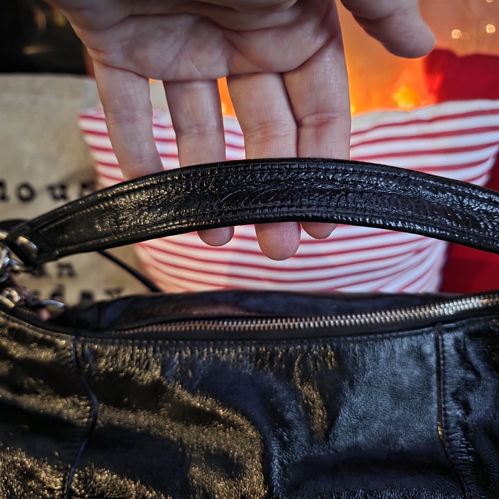 Coach Poppy Jazzy Hobo Bag. 2-way bag made of glossy black patent Leather. - Picture 4 of 11